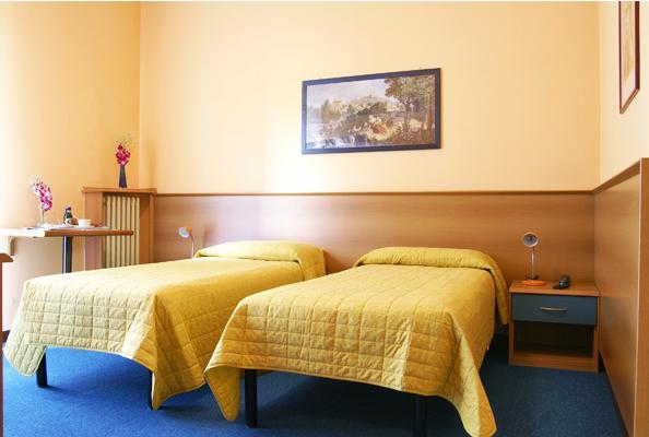 Hotel Victoria Varedo Quarto foto